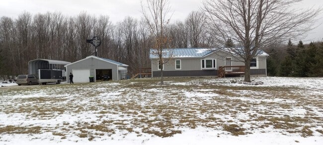 Photo - 602 Saunders Rd