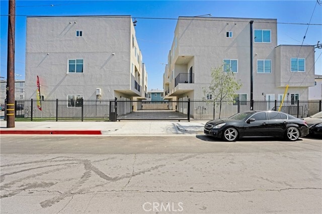 Photo - 11956 Vanowen St