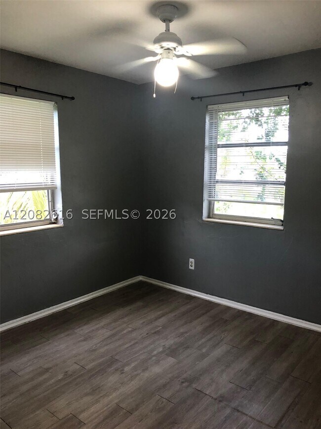 725 SW 8th St Unit A