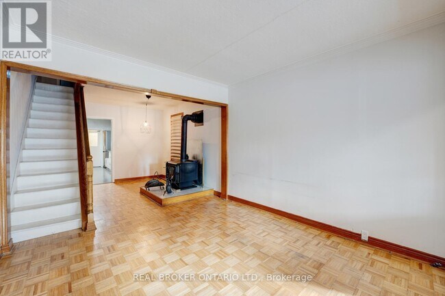 Photo - 195 Islington Ave.