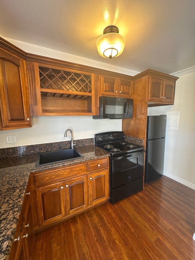 Photo - 2414 S Barrington Ave Unidad 103