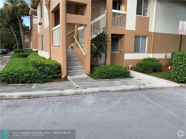 Building Photo - 755 NW 92nd Ave Rental