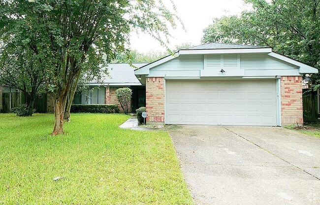 Building Photo - 17811 Seven Pines Dr Rental