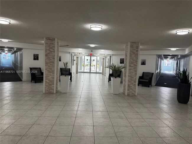 Photo - 1913 S Ocean Dr Unidad 115