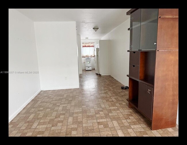 Building Photo - 7740 Dickens Ave Unit 5