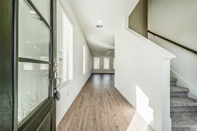 Photo - 2118 Fisher Bnd Dr