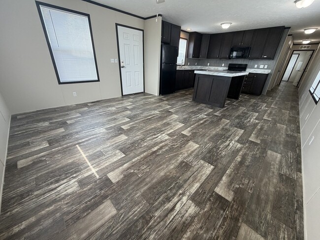 Photo - 38019 Leverette Ave