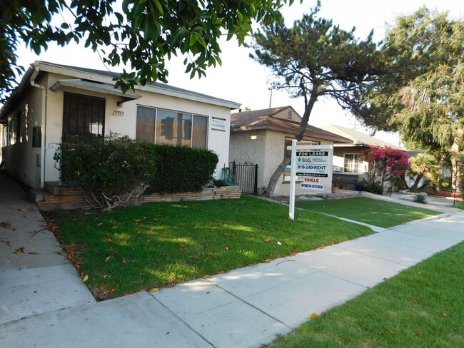 Building Photo - 3513 W Alameda Ave Unit 3513 #B Rental