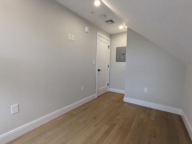 Photo - 46 Ridgemont St