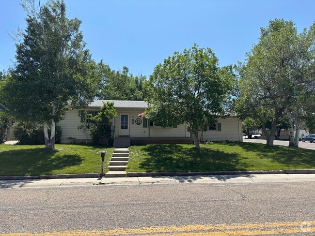 Building Photo - Eastside Home