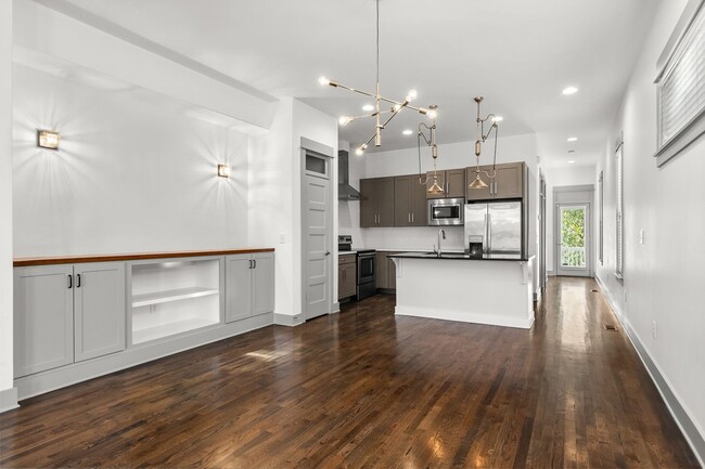 Newer construction in the heart of Inglewood - Newer construction in the heart of Inglewood House