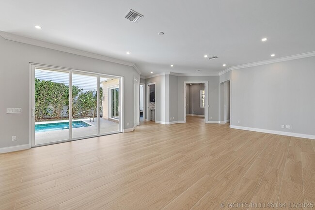 248 Honeysuckle Dr