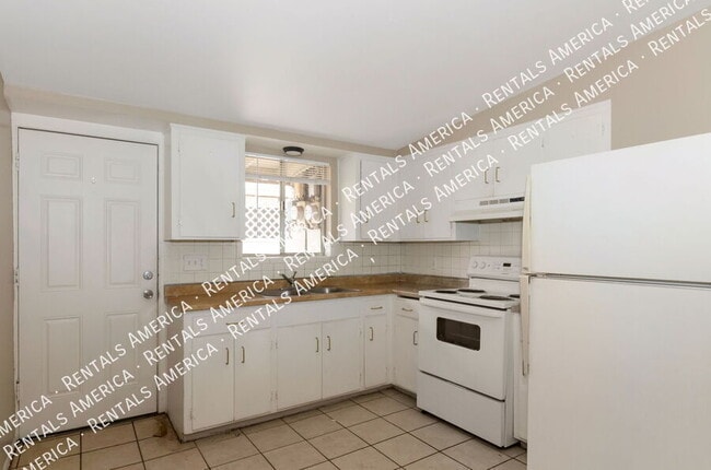 404 E Yavapai Rd