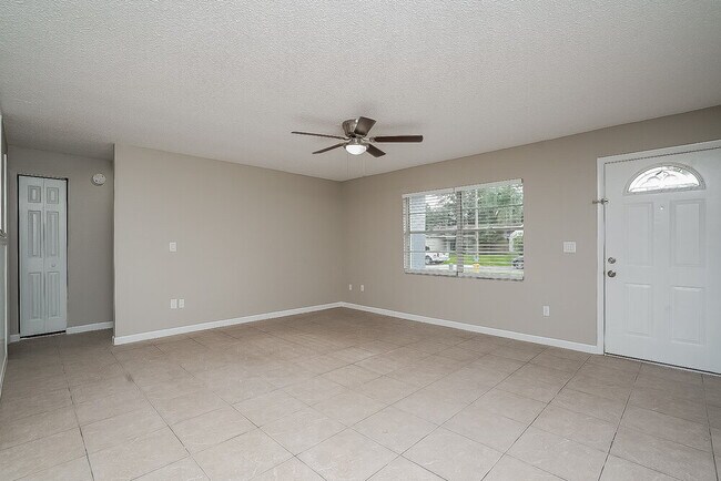 Photo - 1070 Bridlewood Way