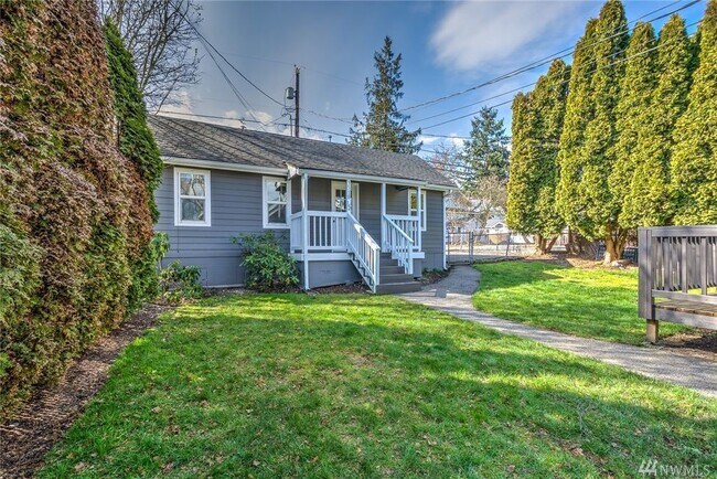 3518LombardAve - 3518LombardAve Apartamento Unidad 3518 1/2 Lombard Ave