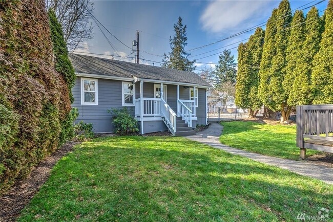 Building Photo - 3518LombardAve Unit 3518 1/2 Lombard Ave Rental