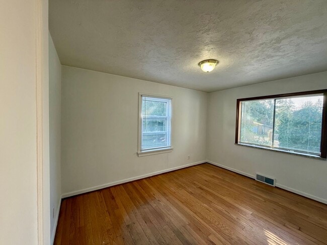 Photo - Spacious 2 bed/ 1 bath Home with Fenced Yard $2400/mo.