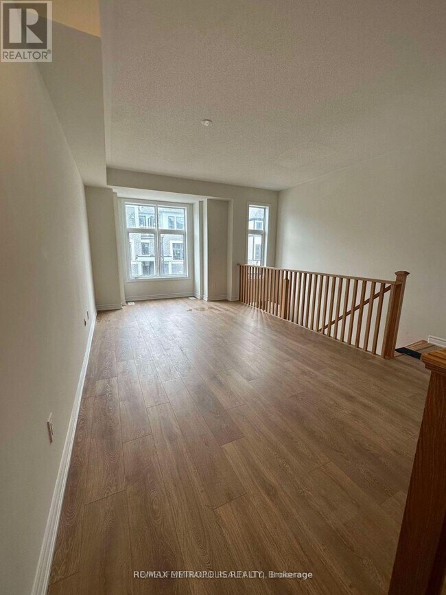 Photo - 783 Kootenay Path