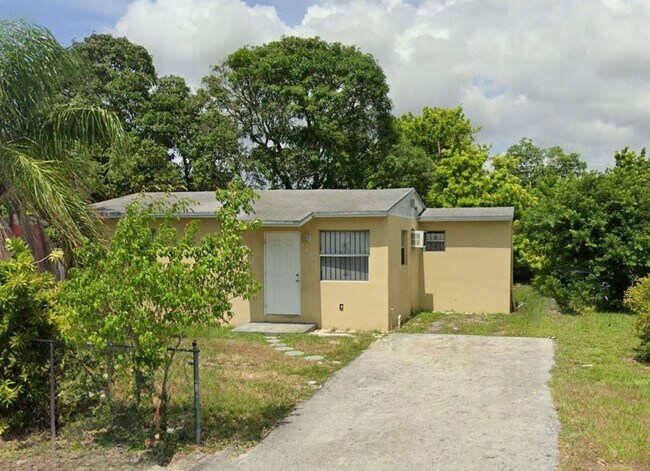 Photo - Large 3-2 house with  hookups for washer and dryer