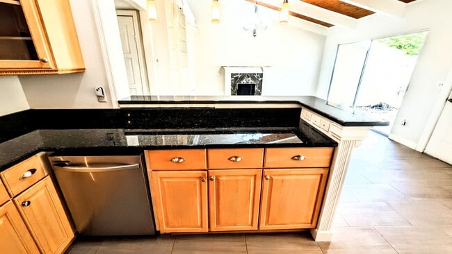 Photo - Annual Unfurnished 2/1 Condo in Downtown S...