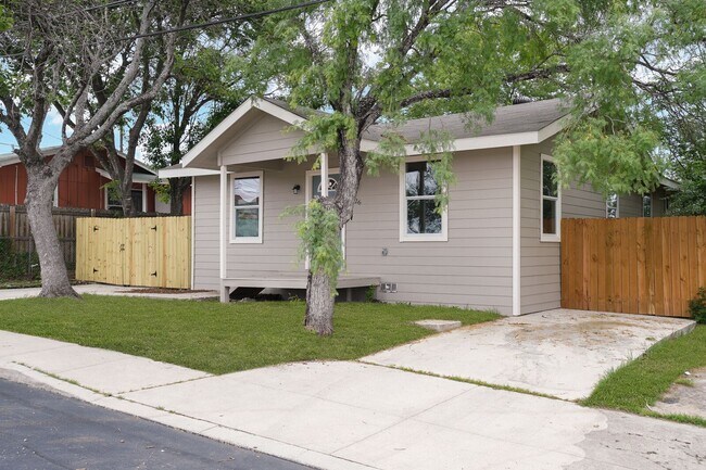 Photo - 3 bedroom 2 bath less than a mile from Fort Sam AFB!