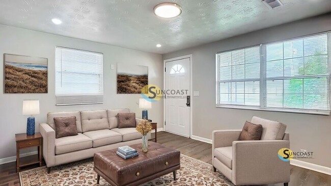 Stunning & Cozy Home for Rent In Downtown! - Stunning & Cozy Home for Rent In Downtown!