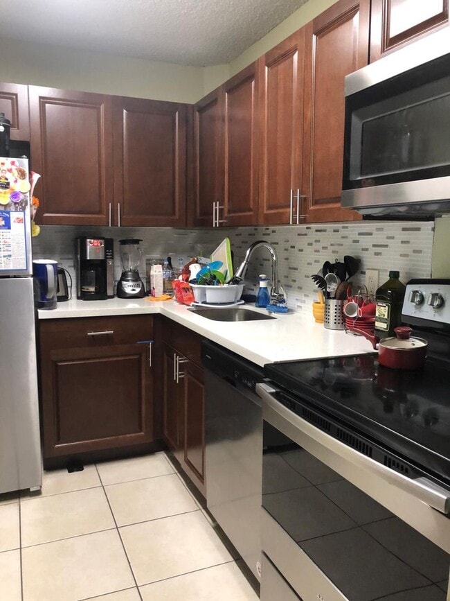 Building Photo - 2Bed / 2 Bath Unit 10-109