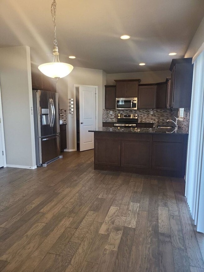 Photo - Beautiful 5 bedroom 3 bath home in Mae Val...