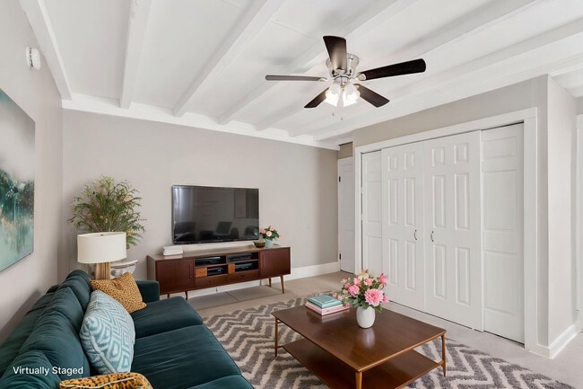 Building Photo - 1410 Russell St Unit 2