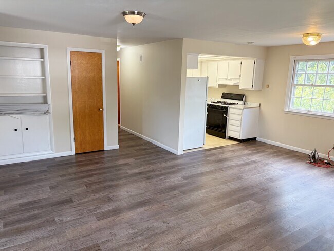 Photo - 104 E Pine Ave