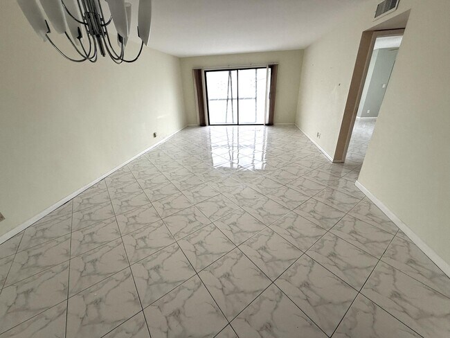 Photo - 7076 Huntington Ln Unit 608