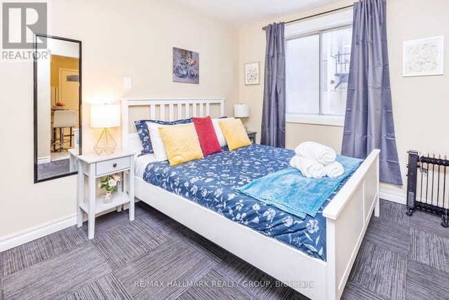 Photo - 456 Bronson Ave