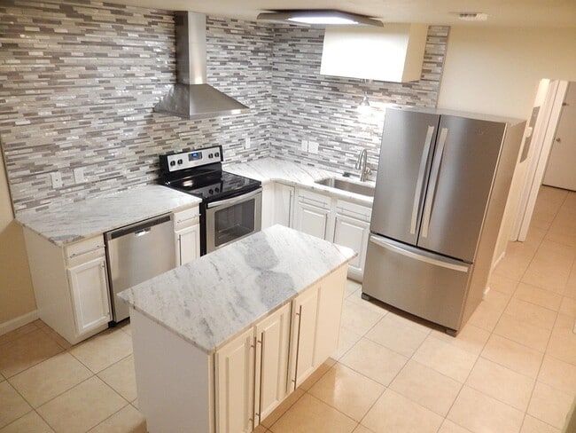 Photo - 932 S Lipona Rd