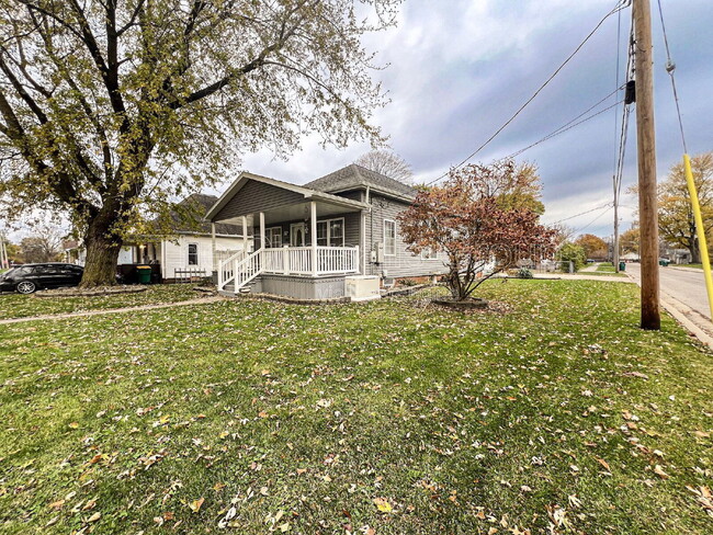 Photo - 402 S Illinois St