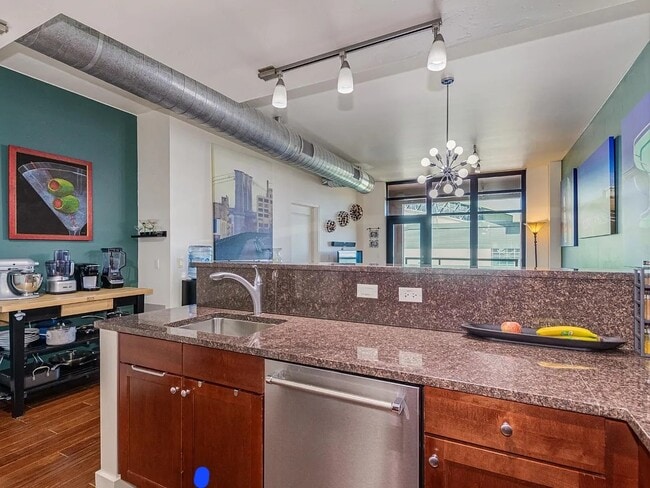 Building Photo - 310 S 4th St Unit 1207