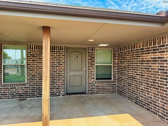 Photo - 406 E China St