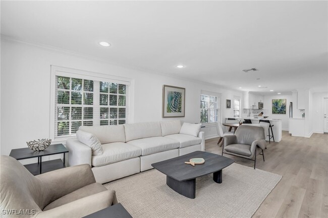 Photo - 271 Broad Ave S Unit 203