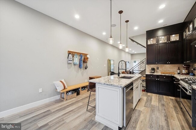 Photo - 1942 Tasker St