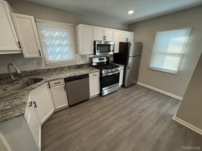 Photo - 13661 Kingston St