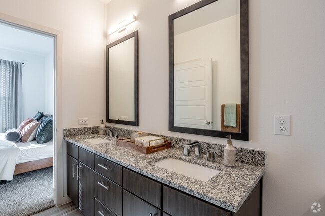 2BR, 2BA - 1104SF