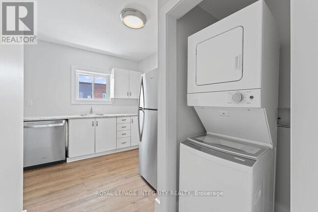 Photo - 34 Market St N