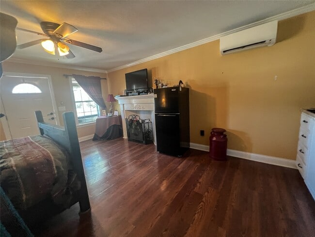 Photo - 9500 Mayfield Ave
