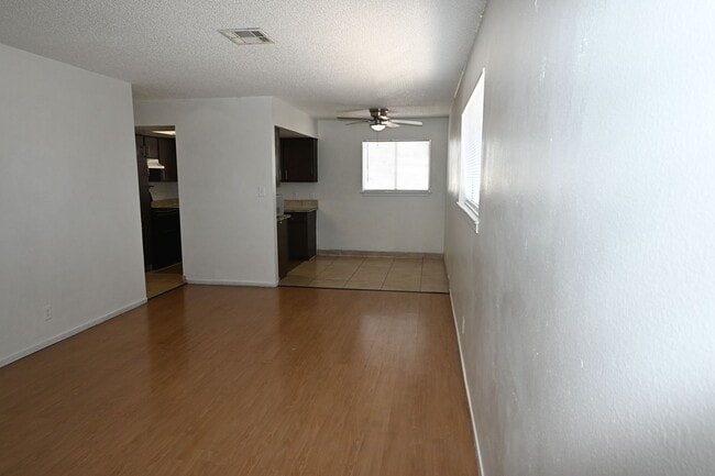 Photo - 2 Bedroom Apt- Downtown -  NO PETS Unidad D