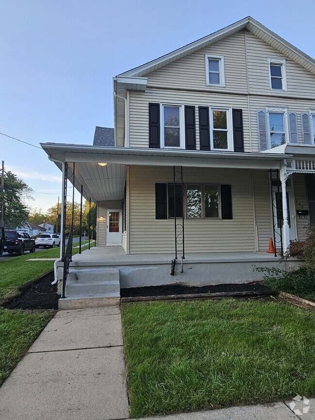 Front of the home, a twin - 149 W Sheridan Ave Rental