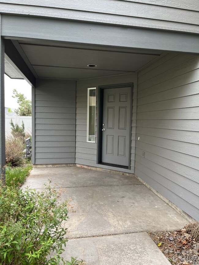 Photo - Large 3 bedroom, 2.5 bath, 1 car garage, fenced back yard townhome recently remodeled