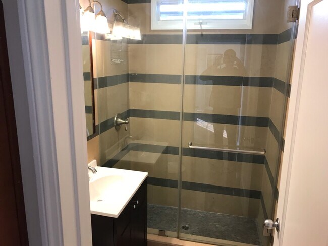 Photo - 1013 N La Jolla Ave Unit 1015 half