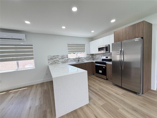 Photo - 311 SW 27th Ave Unit 317