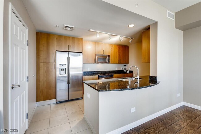 Building Photo - 200 W Sahara Ave Unit 2912 Rental