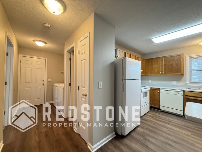 Photo - 921 E Haggard Ave