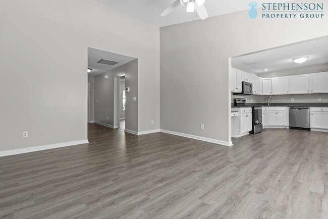 Photo - 128 Pennbrook Ln